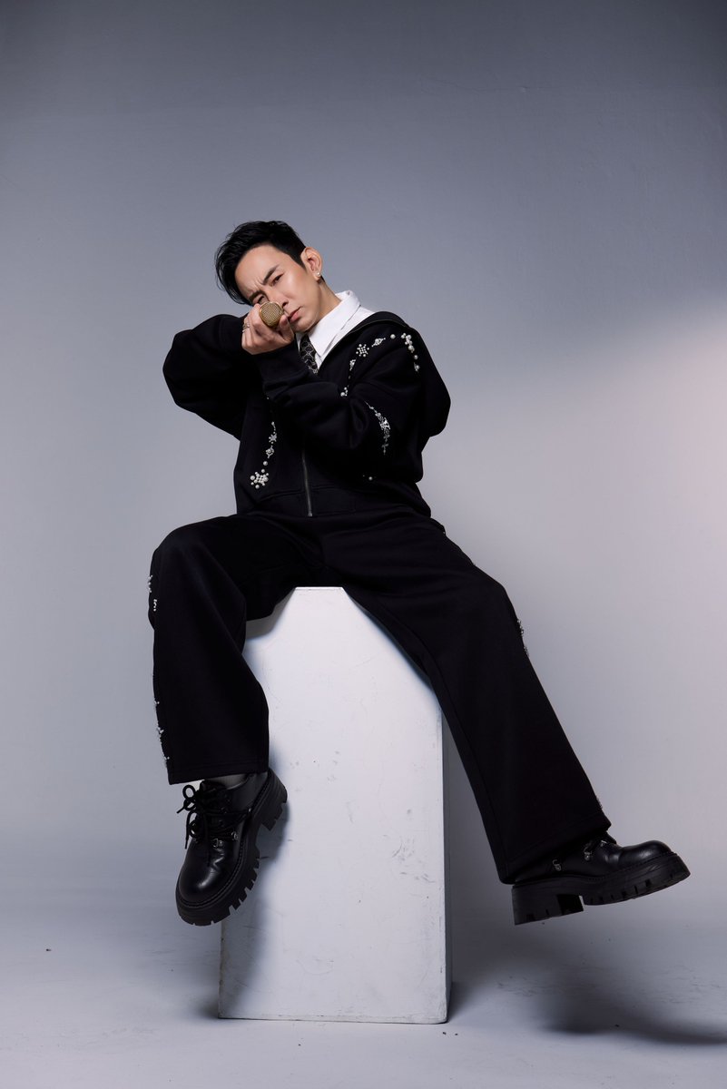 SiamrathNews24's tweet photo. ‘บี พีระพัฒน์’ จัดใหญ่คอนเสิร์ตเดี่ยวครั้งสำคัญ “BE & BEYOND” ขนเพลงฮิต 20 ปี ร่วมเวที The TOYS-Hers
🔗https://t.co/fjs0mfSxh2
#BePeerapat #BeBeyondConcert #CIShowbiz #บีพีระพัฒน์ #BePeerapatLiveConcert #TheTOYS #Hers #บอยโกสิยพงษ์ #คอนเสิร์ต #ข่าวบันเทิง #เพลงไทย https://t.co/54geuWJZIF