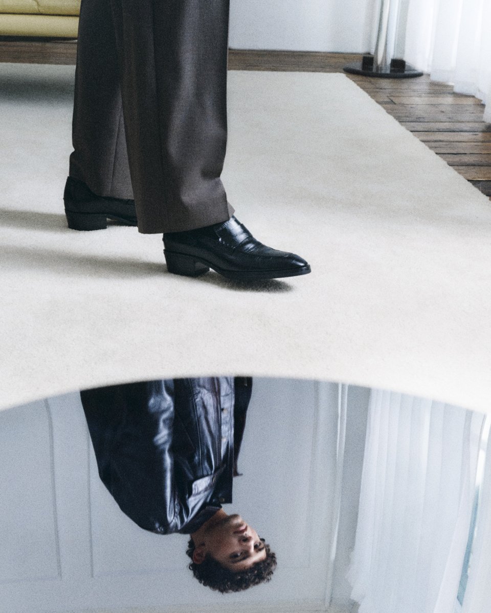 jimmychoo's tweet photo. Discover a considered edit of the essential men's capsule wardrobe.

Featuring the Bar Holdall and Wilder Loafer.

#JimmyChoo

https://t.co/IxRRiAybyp https://t.co/GYp15VRMmf