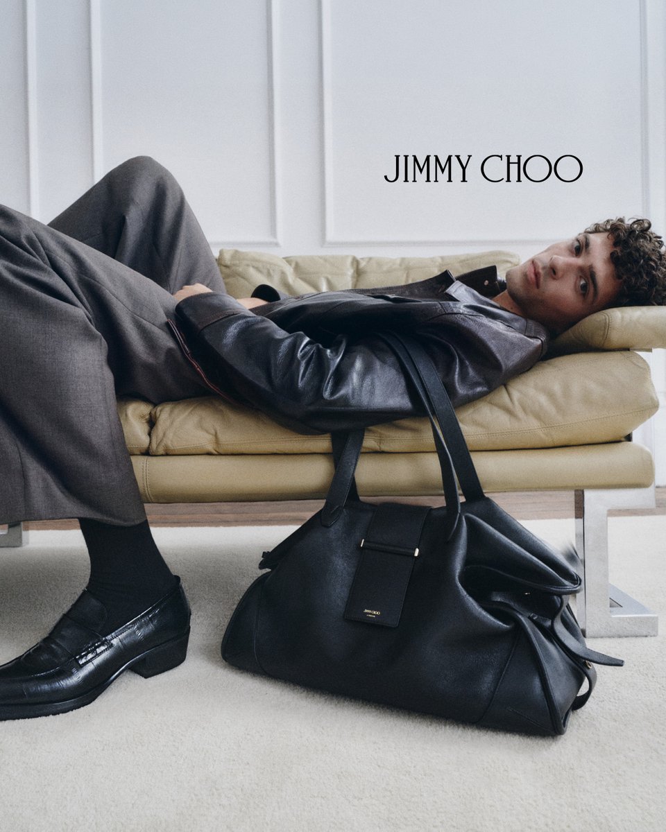 jimmychoo's tweet photo. Discover a considered edit of the essential men's capsule wardrobe.

Featuring the Bar Holdall and Wilder Loafer.

#JimmyChoo

https://t.co/IxRRiAybyp https://t.co/GYp15VRMmf