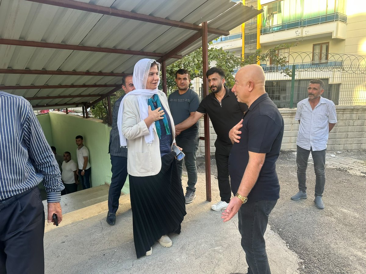 Kepoluasuna's tweet photo. 📍Silvan

Bahçelievler Taziye evinde Fidancı ailesinin taziyesinde bulunduk.

Merhuma Cenab-ı Allah’tan rahmet, kederli ailesine başsağlığı ve sabır diliyorum.

Mekânı cennet olsun. https://t.co/zJT10b3Pbz
