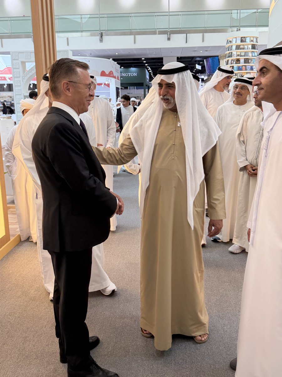 lutfullahgoktas's tweet photo. سُعدت اليوم بزيارة معرض أبوظبي الدولي للكتاب، الذي يحتفي بجمهورية مقدونيا الشمالية كضيف شرف لدورة هذا العام. 📚🌎

​تجربة رائعة تعكس كيف تجمع الكتب الناس، وتفتح الثقافة مساحات أوسع للتعارف والحوار والتقارب بين الشعوب. 🫶 https://t.co/OzPsYSbb22