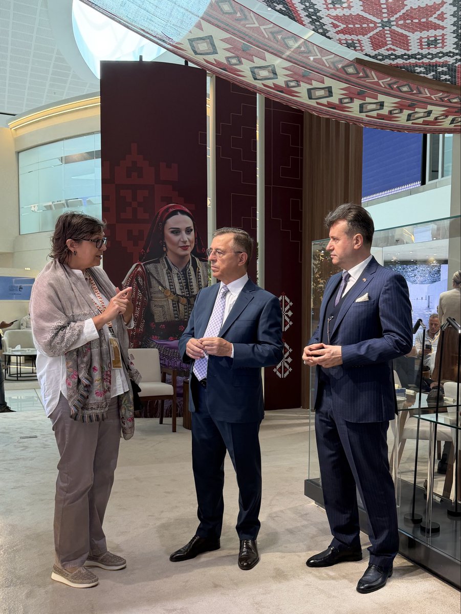 lutfullahgoktas's tweet photo. سُعدت اليوم بزيارة معرض أبوظبي الدولي للكتاب، الذي يحتفي بجمهورية مقدونيا الشمالية كضيف شرف لدورة هذا العام. 📚🌎

​تجربة رائعة تعكس كيف تجمع الكتب الناس، وتفتح الثقافة مساحات أوسع للتعارف والحوار والتقارب بين الشعوب. 🫶 https://t.co/OzPsYSbb22