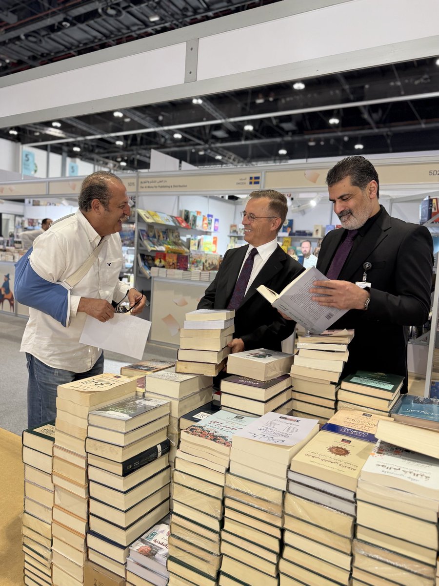 lutfullahgoktas's tweet photo. سُعدت اليوم بزيارة معرض أبوظبي الدولي للكتاب، الذي يحتفي بجمهورية مقدونيا الشمالية كضيف شرف لدورة هذا العام. 📚🌎

​تجربة رائعة تعكس كيف تجمع الكتب الناس، وتفتح الثقافة مساحات أوسع للتعارف والحوار والتقارب بين الشعوب. 🫶 https://t.co/OzPsYSbb22