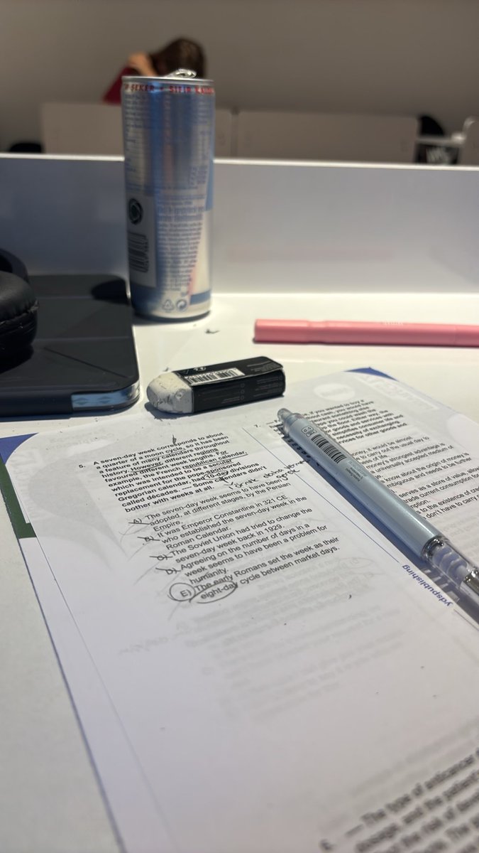 cagl24's tweet photo. mezunlar deli gibi tyt-ayt basarken bizim ydt böcekliği https://t.co/5QM2Genn8x