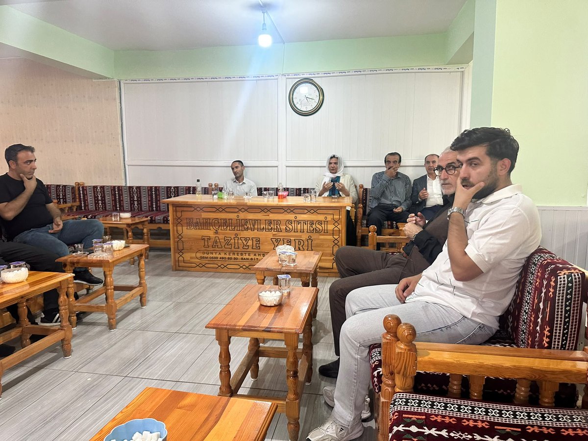 Kepoluasuna's tweet photo. 📍Silvan

Bahçelievler Taziye evinde Fidancı ailesinin taziyesinde bulunduk.

Merhuma Cenab-ı Allah’tan rahmet, kederli ailesine başsağlığı ve sabır diliyorum.

Mekânı cennet olsun. https://t.co/zJT10b3Pbz