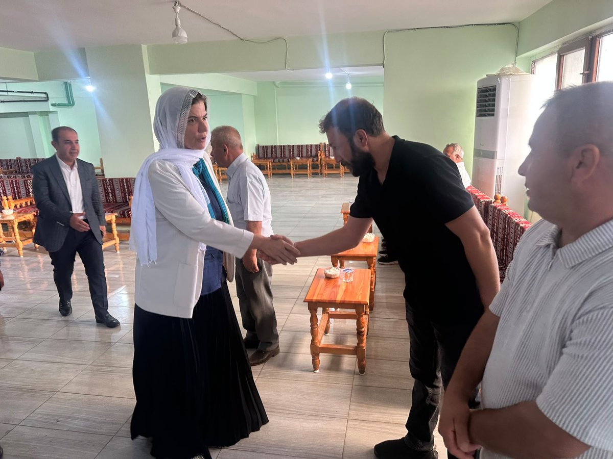 Kepoluasuna's tweet photo. 📍Silvan

Bahçelievler Taziye evinde Fidancı ailesinin taziyesinde bulunduk.

Merhuma Cenab-ı Allah’tan rahmet, kederli ailesine başsağlığı ve sabır diliyorum.

Mekânı cennet olsun. https://t.co/zJT10b3Pbz