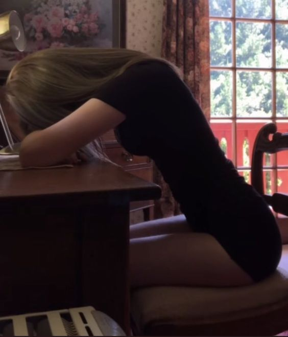 ananoaamber's tweet photo. Thin girls sitting always triggered the hell out of me, so here’s a thinspo thread....
#edrtwt #sitting #thinspo #girls https://t.co/GMztz3HQvn