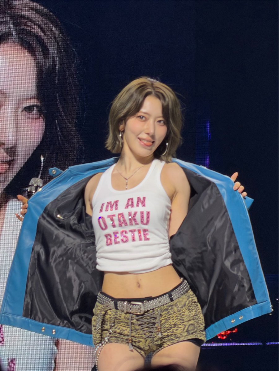 JulieRios17's tweet photo. Adding my 2 cents of The most gorgeous woman from last night: Miyawaki Sakura #lesserafim #miyawakisakura #sakura #lesserafimsakura https://t.co/WYeuOnxC9B