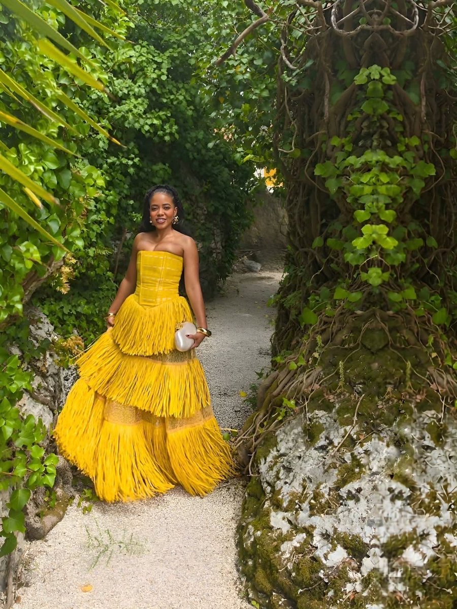vogueishgirl's tweet photo. frills on frills https://t.co/Qla055RbWa
