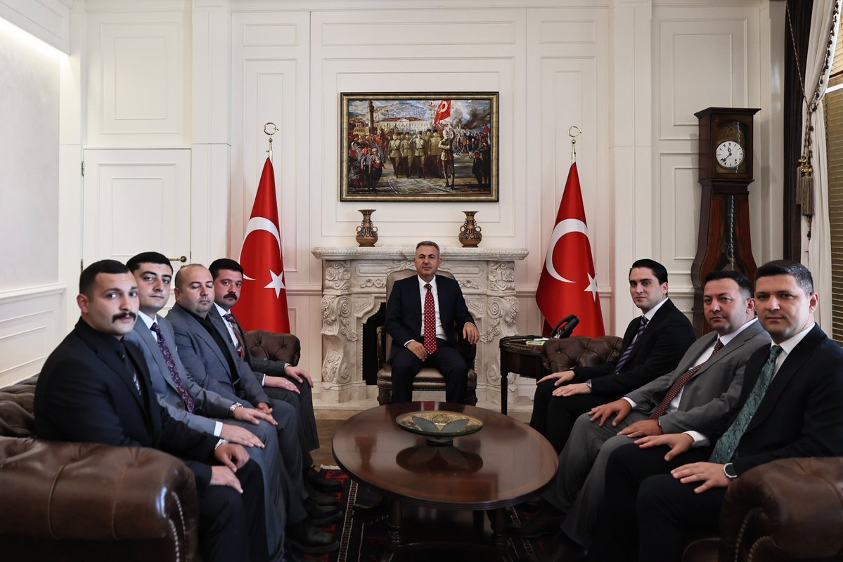 burakkilictc's tweet photo. İzmir Valimiz Sayın Dr. Süleyman Elban Bey’i ziyaret ederek, Kınık ilçemizin Bağalan köyünde inşasını tamamlayıp Millî Eğitim Bakanlığımıza devrettiğimiz Çağrı Bey Anaokulumuzun proje raporunu arz ettik.

Ziyaretimiz vesilesiyle, İzmir’imizin tarihî ve millî hafızasına ışık tutmak gayesiyle hazırladığımız “Türk İzmir” adlı eserimiz ile yüksek lisans tezimizi de Sayın Valimize takdim ettik.

Kıymetli kabulleri ve nazik misafirperverlikleri için Sayın Valimize şükranlarımı sunuyorum.