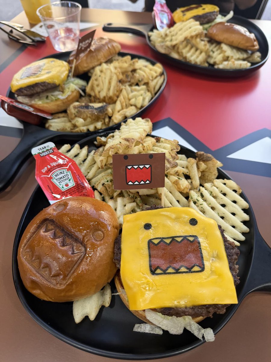 mormperc's tweet photo. how pinterest sees me

room
singer
food
outfit 

fyck yes i love you rivers cuomo https://t.co/vj0gDhXnmC