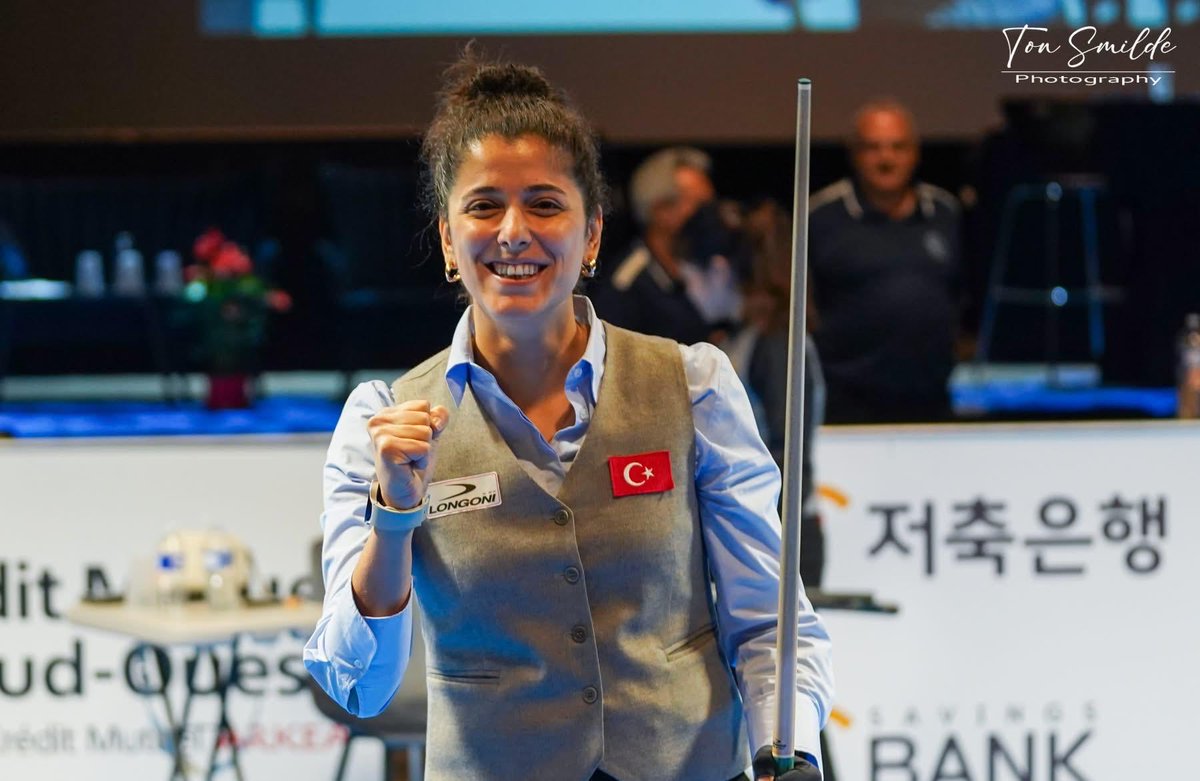 bilardofed's tweet photo. 🏆🇹🇷 GÜZİN MÜJDE KARAKAŞLI DÜNYA ŞAMPİYONU!

Fransa’da düzenlenen Kadınlar 3 Bant Bilardo Dünya Şampiyonası’nda milli sporcumuz Güzin Müjde Karakaşlı, DÜNYA ŞAMPİYONU oldu! 🇹🇷🎱
 
Tebrikler Güzin 💪 https://t.co/zuopA1ISAX