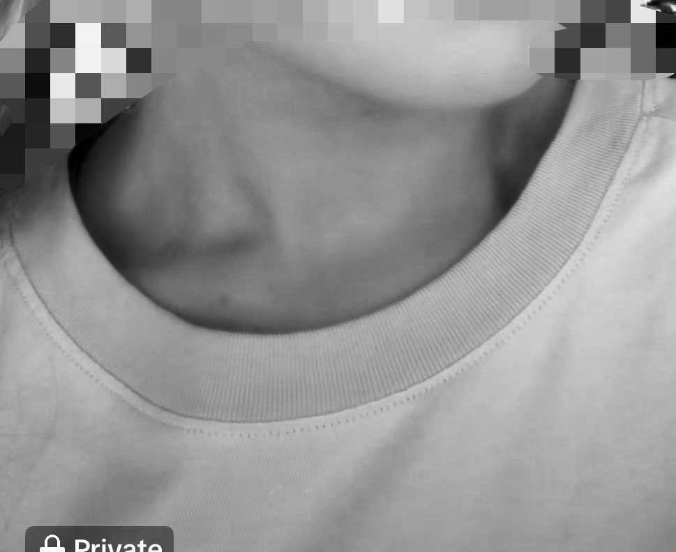 Hyuno67i's tweet photo. Collar bones lowkey going off https://t.co/fumtr9p88R