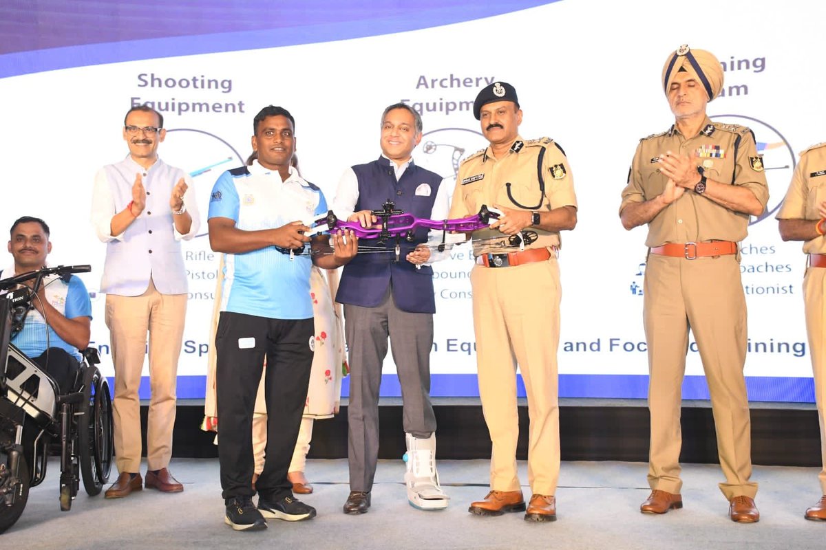 crpfindia's tweet photo. A transformative day for education & empowerment at GC Rangareddy

​DG @crpfindia Shri @gpsinghips inaugurated the state-of-the-art Boeing Sukanya STEM Lab, partnered with @Boeing_In to equip our children with world-class education in science, technology & hands-on innovation.
​
​Through CSR partnership alongside Sahyog Care For You, the National Centre for Divyang Empowerment (NCDE) at CRPF Group Centre, Rangareddy is set to become an elite para-sports hub.

​Our #DivyangWarriors will receive top-tier sporting gear, specialized medicine, international-level coaches, and targeted nutrition. 
​
"We are honoured to serve those who serve the nation." — Sh. Salil Gupte, President, @Boeing_In said while addressing the gathering.

​DG CRPF highlighted that NCDE is evolving into a Centre of Excellence for all CAPFs & State Police forces, backed by modern prosthetics for mobility and an expanded training curriculum.
​
​Immense gratitude to @Boeing_In , Ms. Praveena Yagnambhat, and Sahyog Care For You for investing in nation-building and force welfare.

#NationFirst
​#Vandematram150 
@gpsinghips 
@crpf_j
@CentralZoneCrpf 
@northeast_zone
@southzone_hyd
@Boeing_In
@SalilAnilGupte
@LLF_IN
@SahyogCare4You