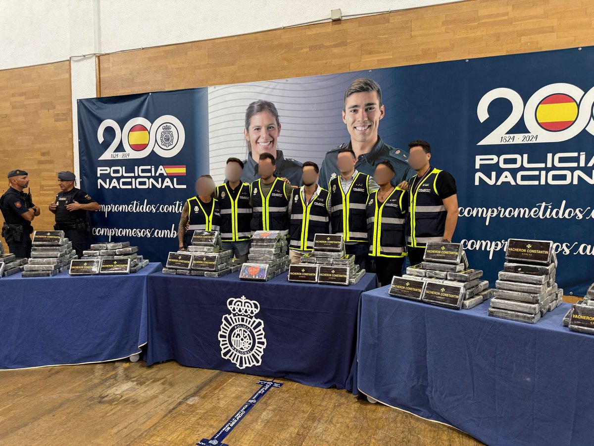 carlosprietogo's tweet photo. El crim organitzat no entén de fronteres. La cooperació policial, tampoc.

Avui hem presentat l’Operació Kanun, investigada per la UDYCO i el GRECO Costa del Sol, amb la participació decisiva de les brigades de policia judicial de la Jefatura Superior de Catalunya de @policia. 
Una operació que ha permès desarticular una xarxa internacional que transportava cocaïna des del sud fins a Catalunya per distribuir-la posteriorment per Europa.

15 persones detingudes, 12 de les quals ja són a presó, i més de 2.700 quilos de cocaïna intervinguts.

Insisteixo: Catalunya no serà refugi per al crim organitzat. Poden tenir recursos, logística i sofisticació. Però no tindran impunitat.