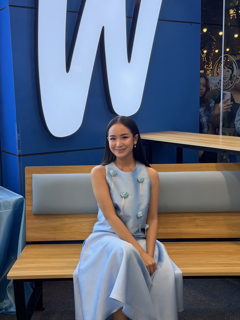 jamuuchii's tweet photo. You go girl! Very demure, very classy look.
On a side note, I canโt help but be amazed how destiny works, isnโt it serendipitous that Wendyโs changed from Red to Blue theme? ๐ซฃ
WENDYS CAP FRESH ERA
#CapriceForCoach https://t.co/CU4U2jI21M