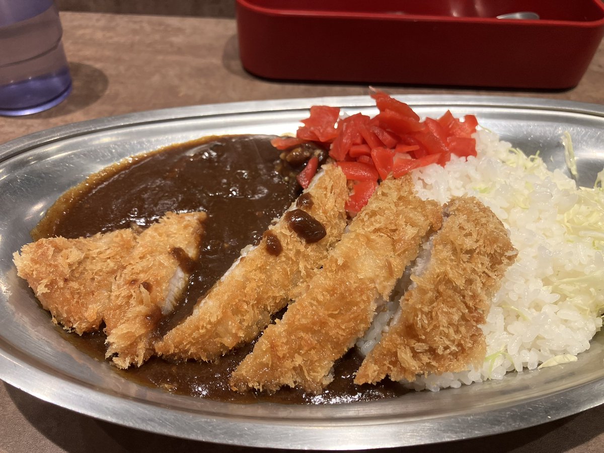 a460418's tweet photo. 南区の奥の方にあまり知られてない
美味しいカレー屋さんがあります。
黄カレーと黒カレーがあり、
写メは今日初めて食べた黒なんだけど、
これ黒かな〜？
自分は黄カレーの方が好きだな〜
でも両方美味しいですよ！
カツは絶品！他種類豊富。
お薦めです！
場所知りたい人はDM下さい。 https://t.co/A8ZNlqdlpP