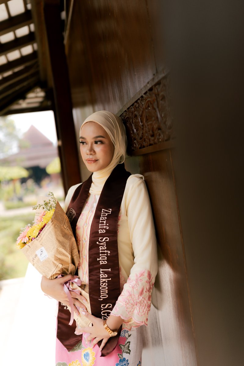 fiqajoy's tweet photo. BAGUS BGT MASYA ALLAH 😫😫🫶🏻 jujur pdhl ini udh capek bgt foto tp masnya msh smgt dan sampe masnya blg 'pandangannya jgn kosong ka'😭 mnrt gue 1 jam lebih dr cukup sejujurnya https://t.co/42U4T2Ad2p