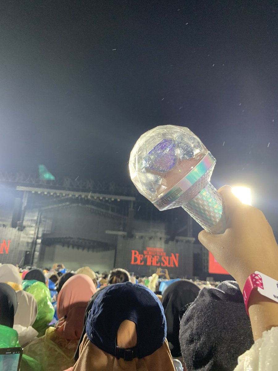 88O37's tweet photo. KANGENNNNN BE THE SUN ERA SKSKSKSK hujan hujaanaannn https://t.co/Uuzb4bMVRn