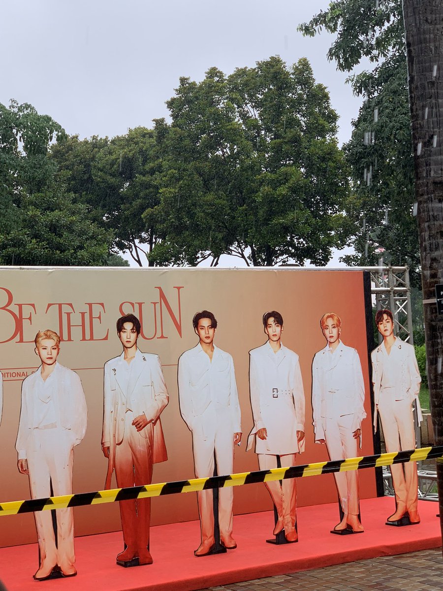 88O37's tweet photo. KANGENNNNN BE THE SUN ERA SKSKSKSK hujan hujaanaannn https://t.co/Uuzb4bMVRn