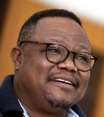 AfricanHub_'s tweet photo. Tanzania’s main opposition figure Tundu Lissu, who is in prison, has been put forward for the European Parliament’s Sakharov Prize for Freedom of Thought.

The nomination was made by the European People’s Party group. The award is the EU’s top human rights honour. Lissu chairs CHADEMA, works as a lawyer and has long criticised the authorities. He is being held on a treason charge that can attract the death sentence.

Police detained him on 9 April 2025 after a rally in which he demanded electoral reforms. He faces counts of treason and circulating false information. 

He remains at Ukonga Maximum Security Prison in Dar es Salaam while his trial continues. The European Parliament has already described the case as politically driven and called for his release. A UN working group later judged his detention arbitrary.

Lissu survived an attempt on his life in 2017, when he was shot 16 times. The nomination will not get him out of jail. It does, however, place his situation before the EU as the prize process continues.