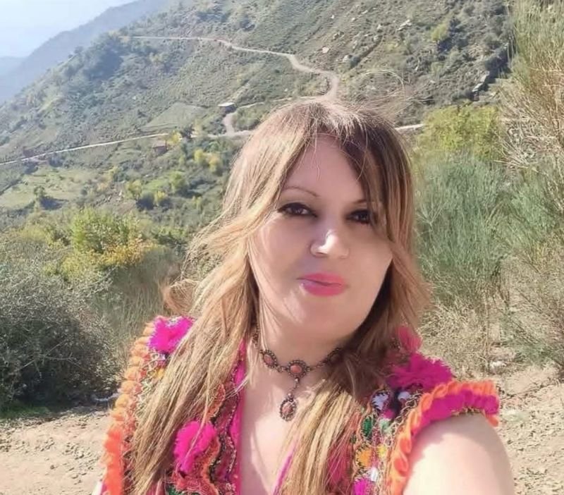 Tafukt2's tweet photo. Ce n'est pas facile d'être #kabyle sous l'occupation #algérienne. Les #kds, votre tour viendra, vous serez tous poursuivis pour collaboration par la justice de la Kabylie libre.
Cette enseignante kabyle vient d'être condamnée à 2 ans de prison ferme pour un article sur Facebook. https://t.co/r1kl753mHF