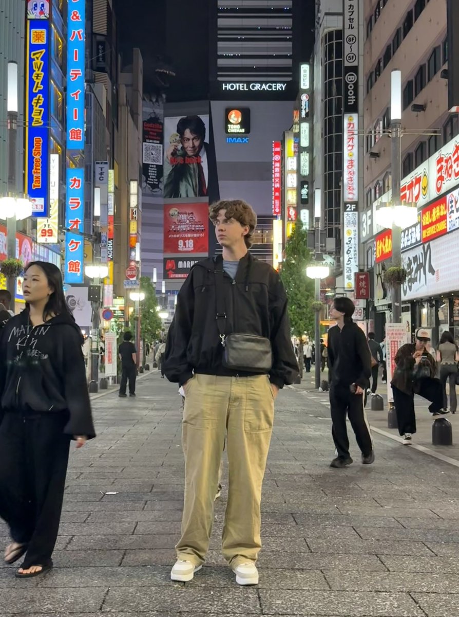 temets's tweet photo. 日本で25歳になりました 🎂 https://t.co/UFVZ4LAUXF