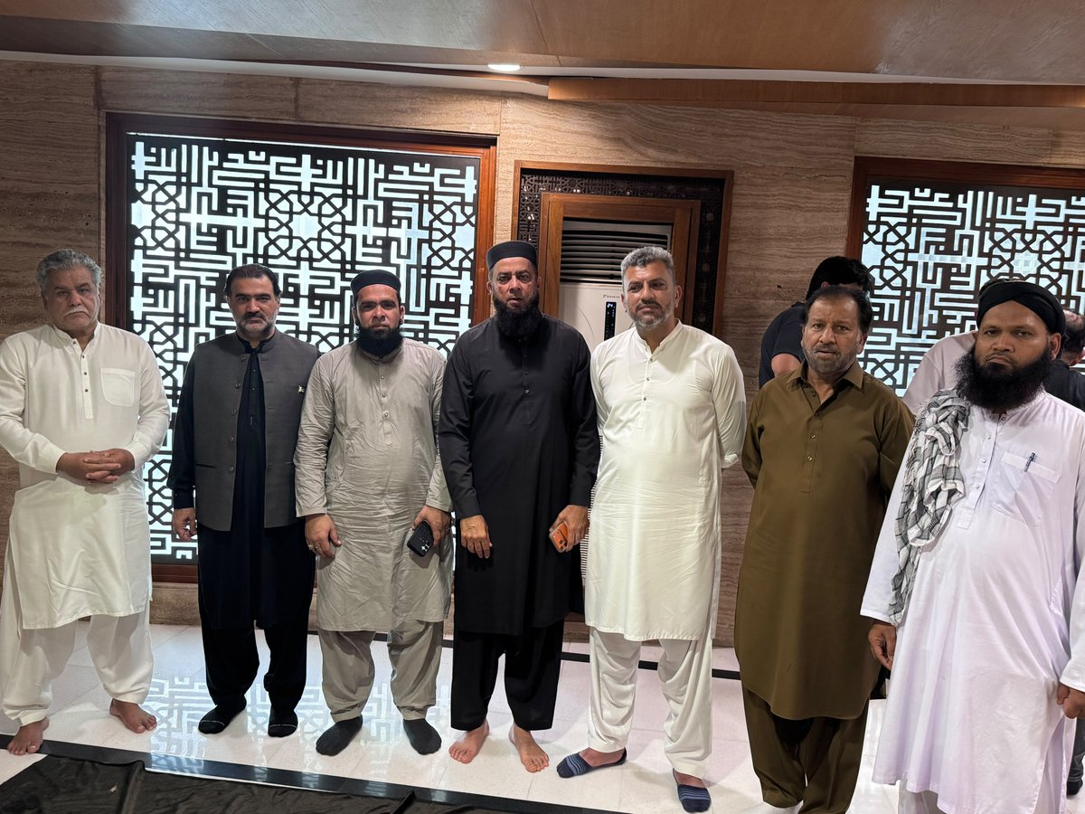 Najmmirza's tweet photo. ایم کیو ایم پاکستان کے وفد کی جنید جمشید .J ہیڈ افس کا دورہ ،  .J کے CEO سہیل خان سے ملاقات ۔
ایم کیو ایم پاکستان کے وفد میں مرکزی رہنما شمشاد صدیقی ، اراکین سندھ اسمبلی نجم مرزا ، محمد دلاور ، انیل کمار ، اور نصیر احمد شامل تھے ۔
 #NajamMirza #MPA #PS94 #Korangi #MQMPakistan #J. https://t.co/GTc8ZCcbeJ
