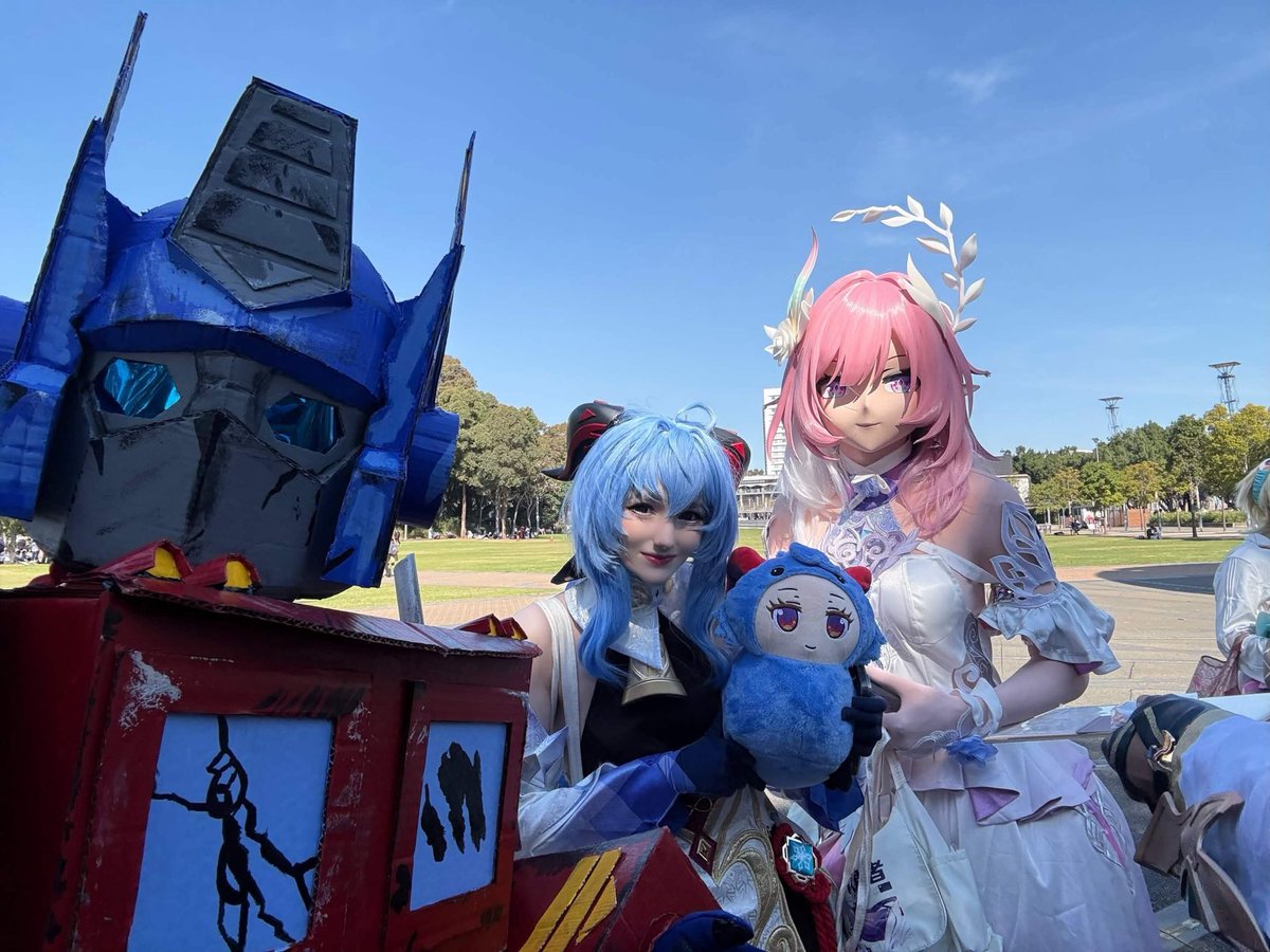 Selenekig's tweet photo. Oh found Optimus Prime 
#cyrene #ganyu #optimusprime https://t.co/zHq1ow02L1