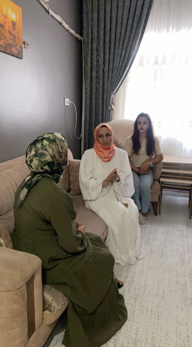 SilvanAkkad's tweet photo. Cumhurbaşkanımız Sayın Recep Tayyip Erdoğan'ın selamlarıyla; 

Ak Parti Silvan İlçe Kadın Kolları Başkanlığı olarak; yönetim kurulu üyelerimiz hane ziyaretleri yapmaya devam ediyor.

#akkadinlarsahada
#AkKadınlarHerYerde https://t.co/zqKUn4zHiz
