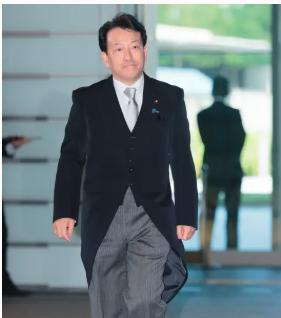 shota201907's tweet photo. 笹川博義氏の入閣、さすがに違和感ある。

祖父の笹川良一氏は、
統一教会・文鮮明氏や国際勝共連合と
深い関係があった人物。

統一教会問題で
あれだけ政治不信が広がったのに、
こういう背景を持つ人物を普通に入閣させる。

これ、国民が「もう隠す気もないの？」
と思っても仕方ないでしょ。 https://t.co/FcoCJfduNg