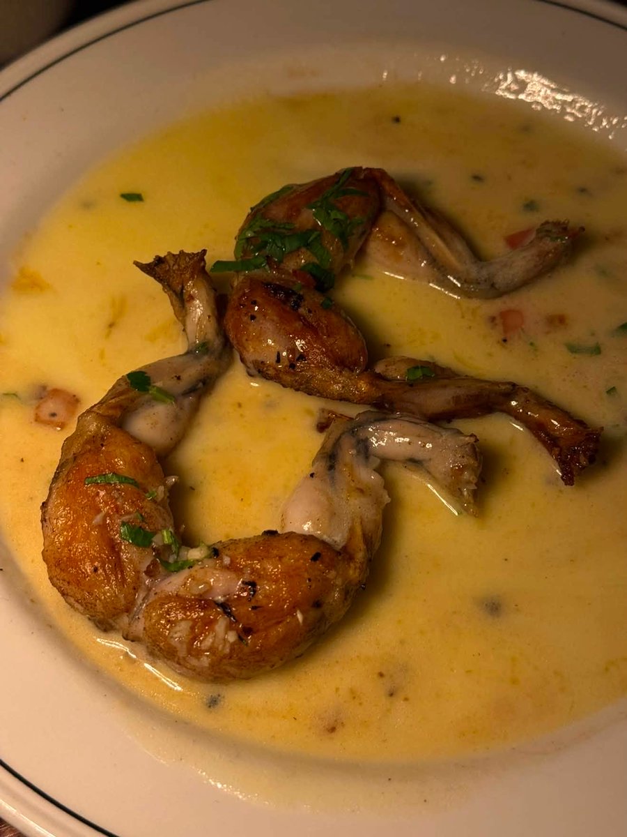 HugosFrog's tweet photo. If swimming in lemon butter sauce is wrong, we don’t want to be right. 🐸🍋 #FrogLegs  📸: @kalvin_eats https://t.co/MLv9Guxk3f