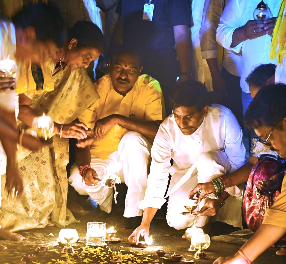 chowdaryg's tweet photo. 🪔🇮🇳 Ashirwad Ka Diya at Polavaram Project.

At the Polavaram National Project, we joined together to light the Ashirwad Ka Diya and offer prayers for the good health, long life and continued strength of Hon’ble Prime Minister Shri @narendramodi ji.

Graced by Dr. Nimmala Ramanaidu ji, Minister for Water Resources Development, Government of Andhra Pradesh , Shri Boragam Srinivasulu Ji, Chairman - AP Scheduled Tribes Cooperative Finance Corporation, Smt. Bollina Nirmala Kishore Ji, BJP AP State Vice-President, Engineers , other Staffs and fellow NDA leaders.

A diya of blessings for a stronger Bharat and Viksit Bharat @ 2047. 🇮🇳🪔

@RamanaiduTDP @BJP4India
@BJP4Andhra @NitinNabin @shivprakashbjp
@MadhavBJP @BJPMadhukarAP
#AshirwadKaDiya
#SevaSankalpAbhiyan
#HappyBdayPMModi