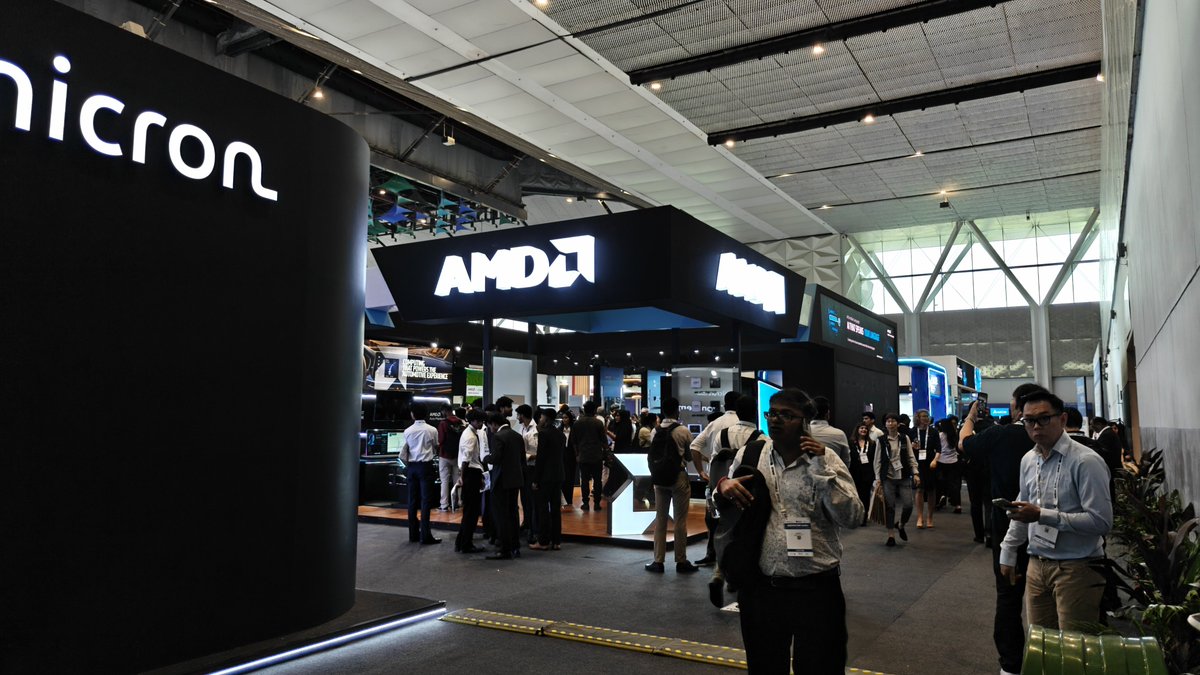 dikshayadav_'s tweet photo. A day full of Whitepill at SEMICON India :) 

@amargov thanks for pushing me into covering the semiconductor sector. 

It was day 1 and hardly CEOs, operation heads, supply chain heads were getting any free time. Crazyy energy. Also my first time at the SEMICON. https://t.co/sVBGjbhXxL