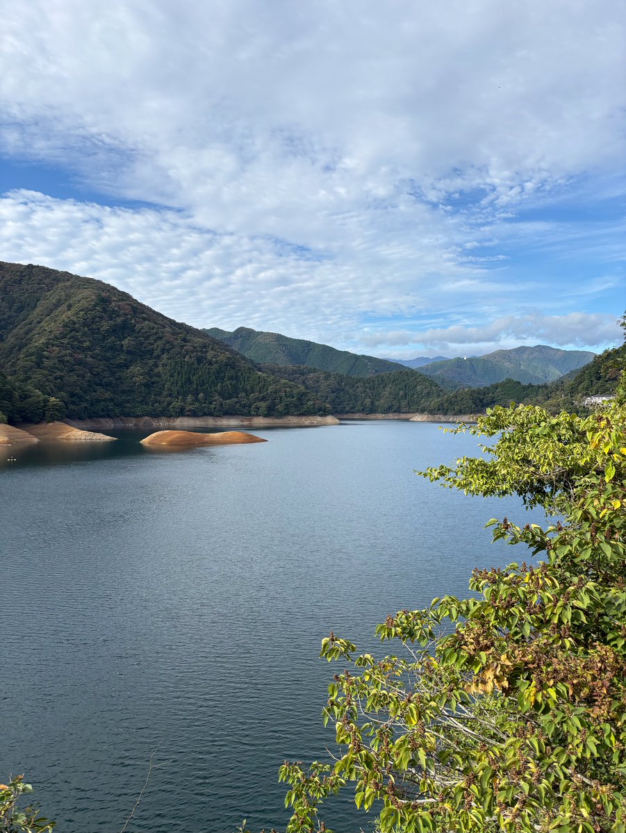 KaleyLeitzdo's tweet photo. Early morning at Lake Okutama—crisp air, quiet roads, and a chill that wakes you up. No autumn colors yet, but the misty mountains and calm water made it feel like a secret moment. Perfect season for riding, if only it wouldn’t rain. https://t.co/Q0gl0M3CWT