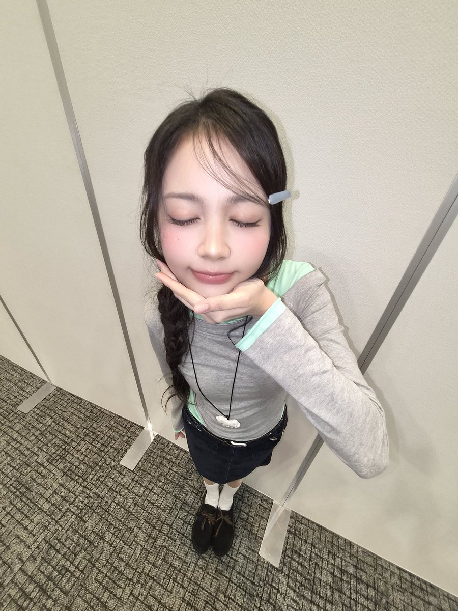 nnyenniii's tweet photo. ⊹ ⋆ﾟ˚₊‧ 260917 하투하 카르멘 착장 손민수 ‧₊˚ ⋆ﾟ⊹  

☆彡상의
𓂂 𓈒𓏸 브랜드: 기준 (KIJUN) 
𓂂 𓈒𓏸 제품: TILTED LAYERED LONG SLEEVE TOP_MELANGE GREY
💲가격 : ₩76,100
🔎 https://t.co/cOVNQOtvjm

☆彡신발
𓂂 𓈒𓏸 브랜드: 클락스 (Clarks) 
𓂂 𓈒𓏸 제품: NOMADMULE 2026 (WOMEN'S)
💲가격 : ¥23,000
🔎 https://t.co/yqgjVABkRQ

☆彡목걸이
𓂂 𓈒𓏸 브랜드: 허그유어스킨 (HUGYOURSKIN) 
𓂂 𓈒𓏸 제품: HUGYOURSKIN X GUOOOH unicorn necklace
💲가격 : ₩79,000
🔎 https://t.co/zbNyRlmu5F

#하투하 #하츠투하츠 #H2H #카르멘