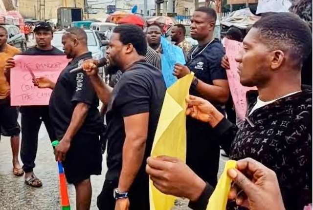 EbiriGbonka's tweet photo. For Yorubaland to be industrialized again like the first republic, there must be and aggressive phase out of local migrant traders.

 They destroyed many of our industries with fake goods.... fake drinks.... adulterated products sold at knock down prices and bend down select clothes.... This started during the presidency of Babangida. 

The Chines presence is a great development. They will eventually bring their industries, and the Government can work with them to build industries as well as source materials locally in many designated free trade zones. This is a much better future for Yorubaland than the silent killers posing as traders selling fake medicine and even adulterated baby food. 

The major support Peter Obi gets from Lagos comes from the shop owners…. They claim to believe in competence….. They constantly argue that prices of goods and commodities are high and there is hardship....

Same people are now angry with a people more competent than them… They used to brag  that competition is good and are now upset about competition…. Same people who want prices of commodities to be cheaper are now upset that some people are selling cheaper.

On one hand, they did everything to paint South Africans bad for fighting against foreigners doing retail trade in their country… And now they are upset that foreigners are doing retail in Yorubaland.

It is disrespectful for people who migrated to Yorubaland and were accommodated to question the right of local authorities accommodating another group of people that will ease the burden of high prices.  The duty of local leaders is not to protect your business interest at the expense of their people.

You cannot protest or claim special privileges  in Yorubaland at the detriment of Yoruba people. If you are not happy with the turn of events, go back to Onitsha….