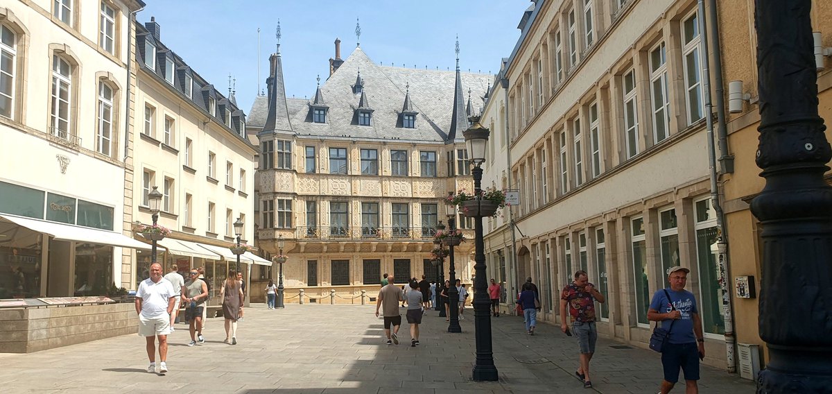 mrSleza's tweet photo. Улица Рен и Дворец Великих Герцогов

#travel #luxembourg https://t.co/3Ts4P2tUhs