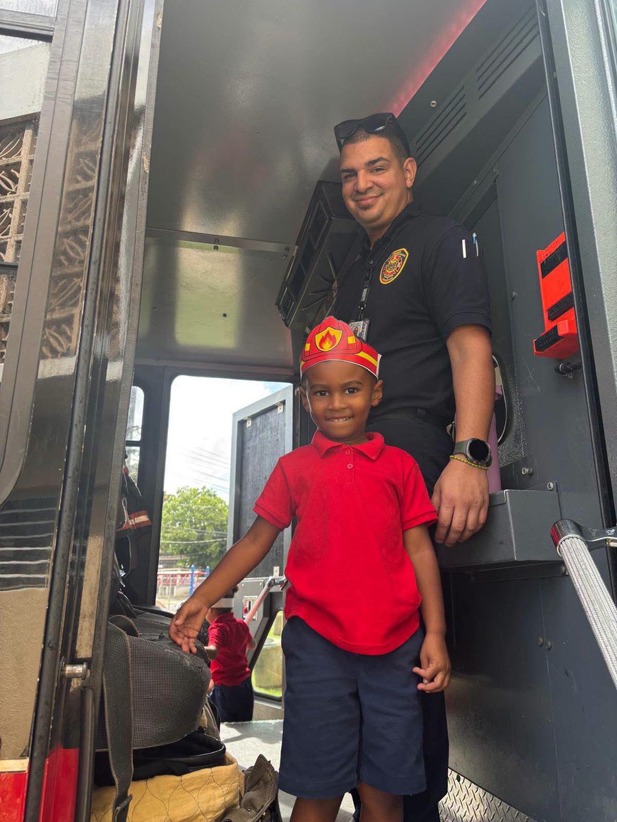 Bomberos_de_PR's tweet photo. 🚒🔥 ¡La prevención comienza con la educación!

Personal del NCBPR en Carolina visitó el Head Start de Sabana Abajo para ofrecer una charla sobre prevención de incendios y seguridad.

Seguimos educando a nuestras comunidades para prevenir emergencias. 👨‍🚒 https://t.co/U2u8eRNHBt