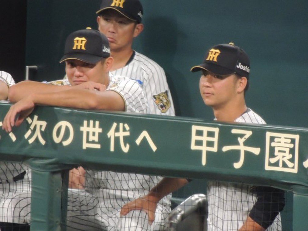 ma___0235's tweet photo. スタッフの方だけでなく西純矢さんのお膝もさわさわしてた井坪選手、、🤭
甘え上手なキャラなのか、、と密かにキュンとしました🥺笑 https://t.co/e8KJfU19N6