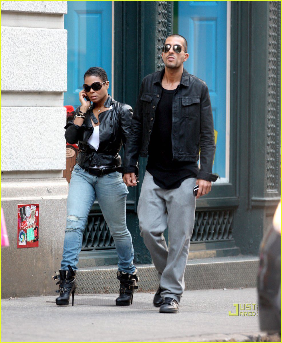 kissssssed's tweet photo. janet jackson wearing burberry fall 2010 aviator platform boots, she tore https://t.co/qoaQqXrCvc