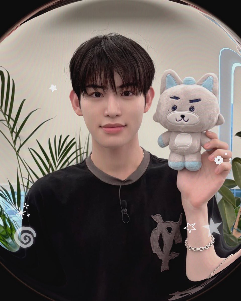 Spain_KickFlip's tweet photo. @kickflip_jype [@kickflip_jype Instagram] parte 2

KickFlip x KICKDOONGS 🛹💥

¡Echa un vistazo a los miembros de KickFlip sosteniendo los peluches de KICKDOONGS!
🦊🐸🦁🐺🐯🐰💭

#KickFlip #킥플립 
#KICKDOONGS #킥둥쓰 https://t.co/6hNMhNlo3H