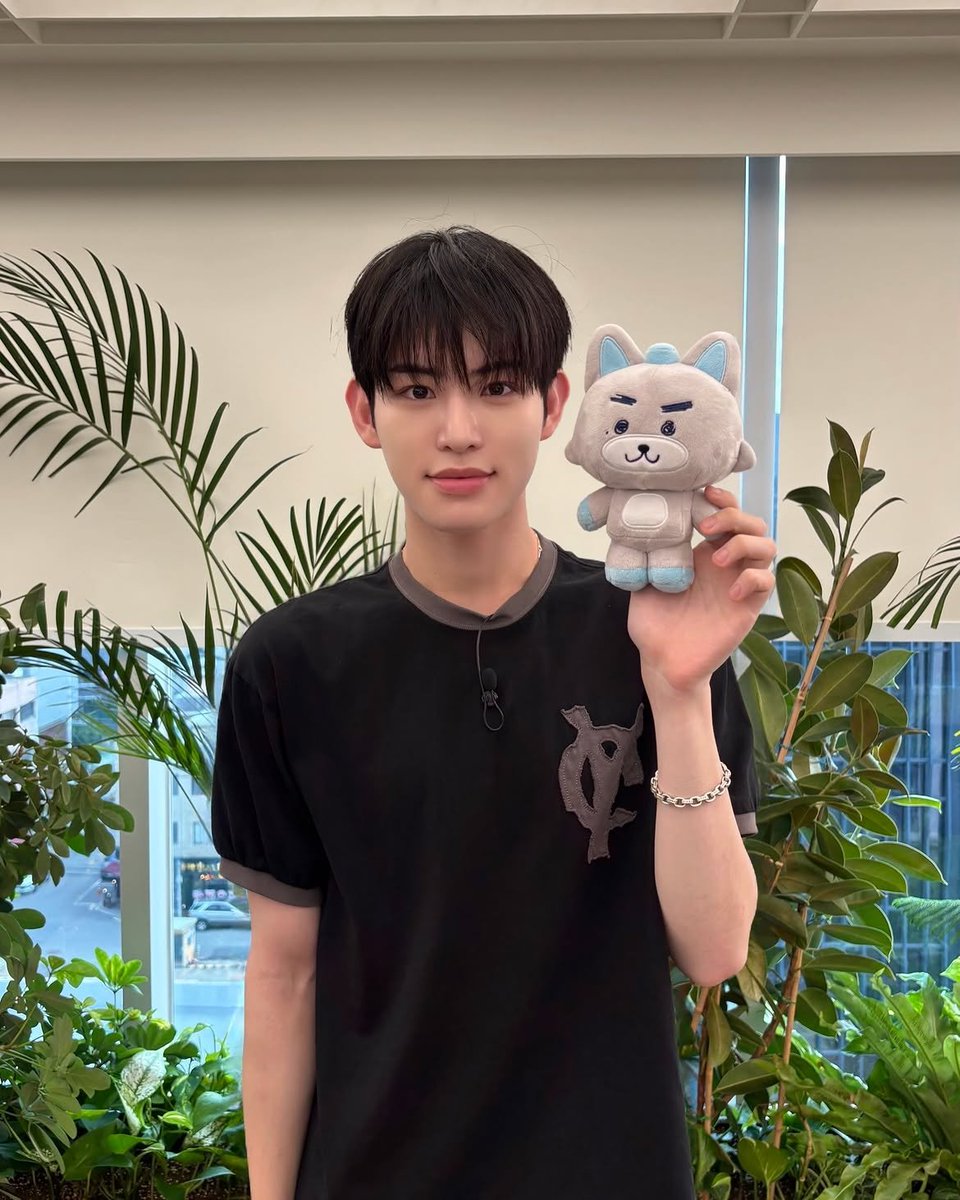 Spain_KickFlip's tweet photo. @kickflip_jype [@kickflip_jype Instagram] parte 4

KickFlip x KICKDOONGS 🛹💥

¡Echa un vistazo a los miembros de KickFlip sosteniendo los peluches de KICKDOONGS!
🦊🐸🦁🐺🐯🐰💭

#KickFlip #킥플립 
#KICKDOONGS #킥둥쓰 https://t.co/89O2og6guB
