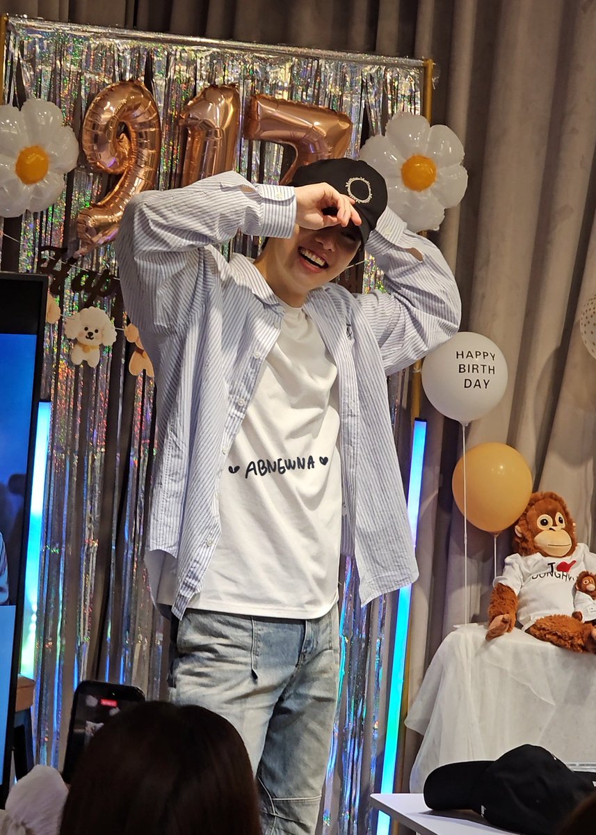 ABNEWNA's tweet photo. 260917 동동💙🩶
총 쏴달라 했더니 신난 초딩😆
꺄륵 와중에 그린 커플링 웃기고 감동이고 귀여움
갱얼쥐조합🥰
모자바꿔쓰기기술 선보이고 한껏 으쓱한 상태🤭
#김동현 #ANDME https://t.co/DyIStPKK4K
