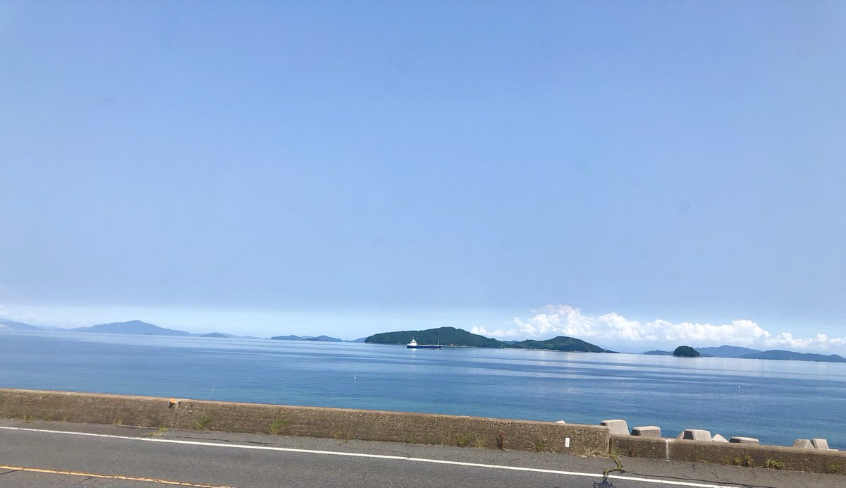 hazakura_aoba's tweet photo. 瀬戸内育ちで地元民しか行かないような鄙びた海水浴場のある地で育ったせいか、幼友達はみな、墓はいらないから海に帰りたいと言うんですよね。穏やかな海に育まれていたんだなって、最近よく思っています。 https://t.co/03aRfqo78u