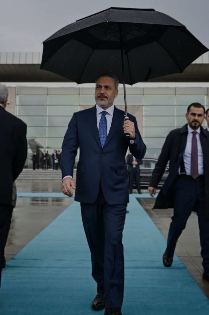 figenozenn's tweet photo. ➛ Çin'de Bir İnternet Gazetesi
➛ HAKAN FİDAN'IN 
➛ Dışişleri Bakanı Olmasını
➛ Şöyle Yorumluyordu !?. 
➛ Kurt , Yıllardır Yanında
➛ Perde Arkasında Sakladığı
➛ Kızıl Kurt'u Sahaya Sürdü
➛ Çok Acımasız Çok Zeki
➛ D Ü N Y Â N I N 
➛ Sırlarını Bilen Adam
➛ Avrupa'ya & Dünyaya
➛ ARTIK RAHAT YOK ! 
➛ Çin Efsanelerine Göre ?. 
➛ KIZIL KURT !?. 
➛ Avını Kovalama
➛ İhtiyacı Duymuyor 
➛ Uykusunda Bile
➛ AVLAYAN KURT !? 
➛ Kurt Adam Hakan Fidan