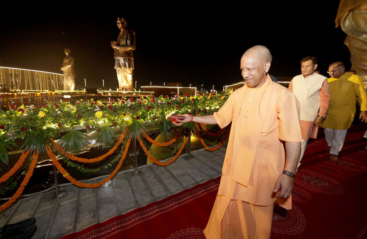 myogiadityanath's tweet photo. आदरणीय प्रधानमंत्री श्री @narendramodi जी के 76वें जन्मदिवस के अवसर पर आज लखनऊ स्थित राष्ट्र प्रेरणा स्थल पर आयोजित 'आशीर्वाद का दीया' कार्यक्रम में सम्मिलित हु���।

आदरणीय प्रधानमंत्री जी का यशस्वी नेतृत्व एवं मार्गदर्शन देश को सदैव प्राप्त होता रहे, इस मंगलकामना के साथ 'आशीर्वाद का दीया' अभियान देशभर में सकारात्मक ऊर्जा का संचार कर रहा है।

#AshirwadKaDiya