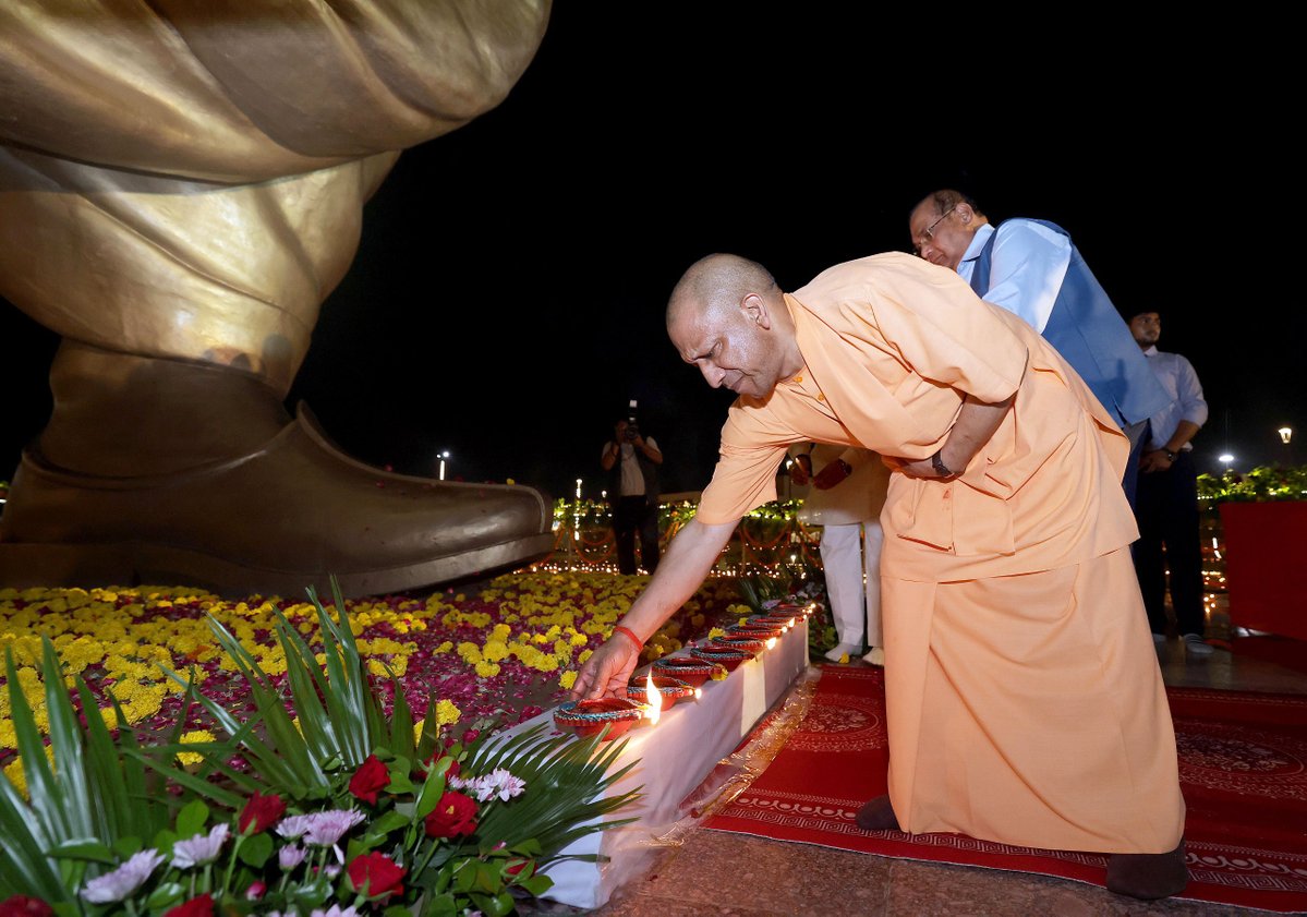 myogiadityanath's tweet photo. आदरणीय प्रधानमंत्री श्री @narendramodi जी के 76वें जन्मदिवस के अवसर पर आज लखनऊ स्थित राष्ट्र प्रेरणा स्थल पर आयोजित 'आशीर्वाद का दीया' कार्यक्रम में सम्मिलित हु���।

आदरणीय प्रधानमंत्री जी का यशस्वी नेतृत्व एवं मार्गदर्शन देश को सदैव प्राप्त होता रहे, इस मंगलकामना के साथ 'आशीर्वाद का दीया' अभियान देशभर में सकारात्मक ऊर्जा का संचार कर रहा है।

#AshirwadKaDiya