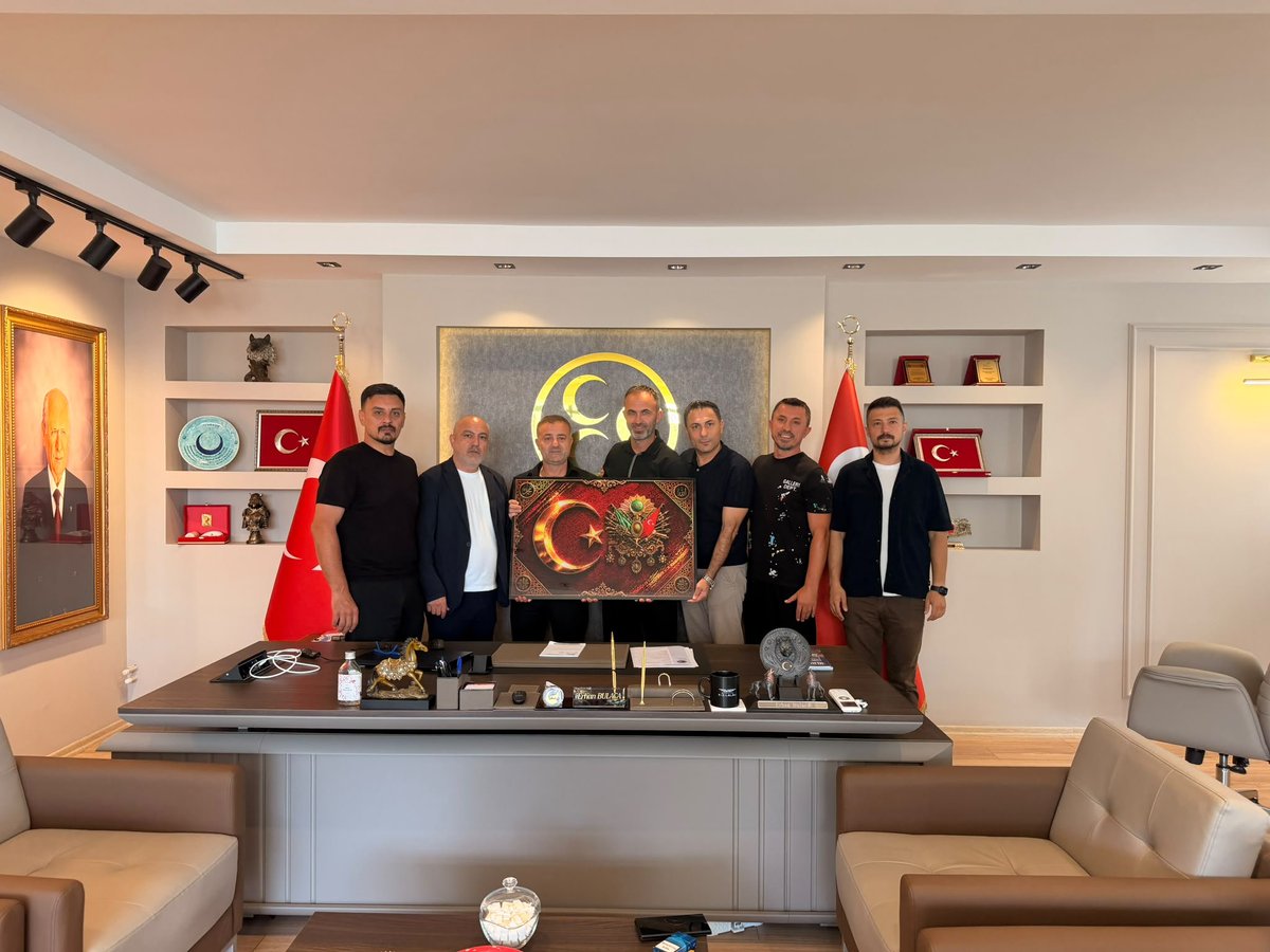 mhpavcilarilce's tweet photo. Mustafa Kemal Paşa Spor Kulübü Yönetimi’nden Sayın Reyhan Özkılıç ve Sayın Erkan Yetişmiş ile Artem Kurumsal Genel Müdürü Sayın Sebahattin Özçelik, İlçe Başkanlığımızı ziyaret etti.

Gerçekleşen ziyarette; İlçe Başkanımız Sayın Erhan Bulaca ve Belediye Meclis Üyemiz Sayın Mehmet Aslan ile bir araya gelinerek ilçemize ve spora yönelik karşılıklı istişarelerde bulunuldu.

Nazik ziyaretleri ve samimi sohbetleri için kendilerine teşekkür ediyoruz.
@_MHPistanbul_ 
@BBvolkanyilmaz 
@rahmancanmhp 
@erhanbulaca