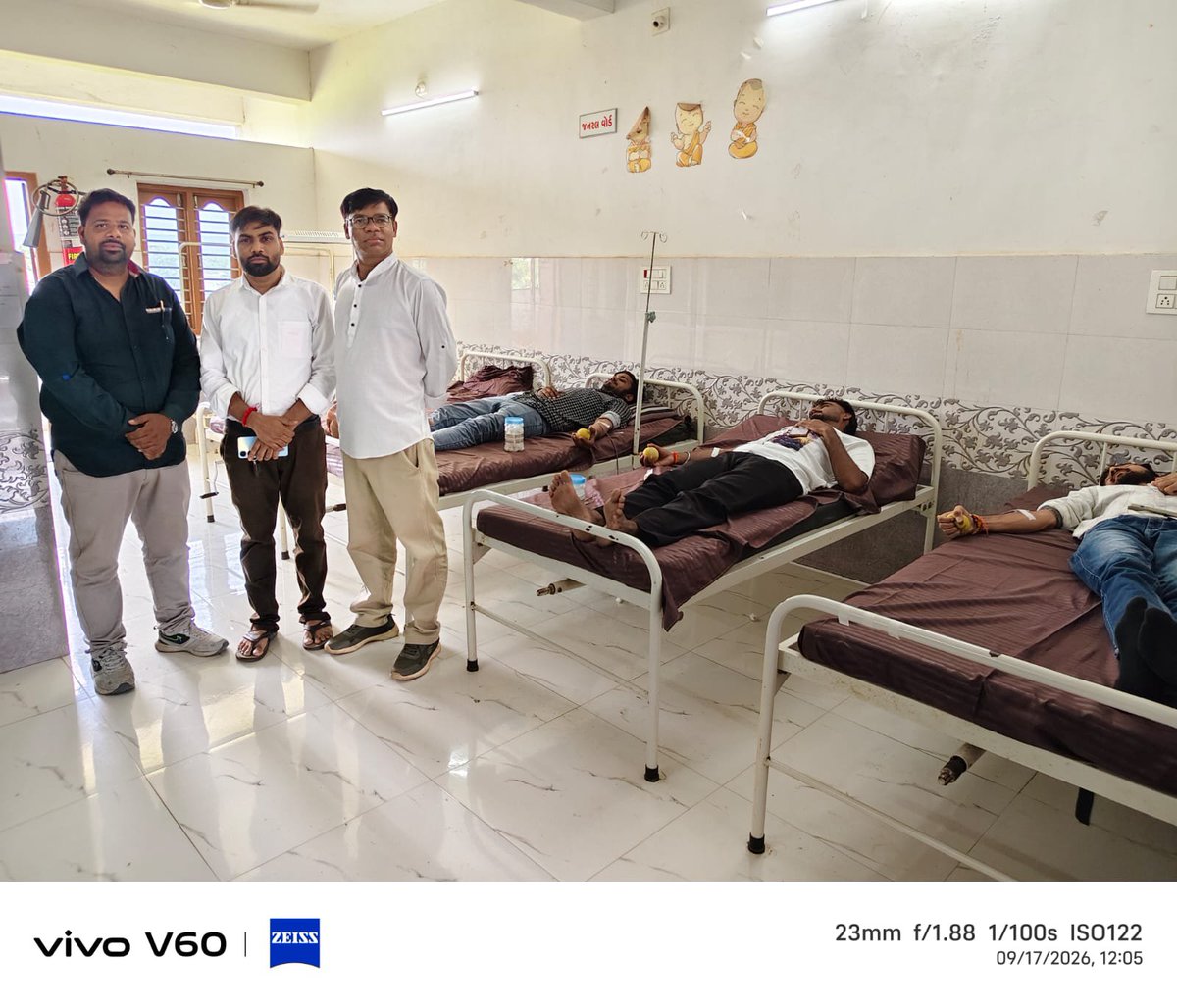 HealthDahod's tweet photo. *સેવા સંકલ્પ અભિયાન અંતર્ગત દાહોદ જિલ્લાના સિંગવડ તાલુકાના ગુરૂકૃપા હોસ્પિટલ ખાતે રક્તદાન કેમ્પ યોજાયો*

@CMOGuj
@DahodDdo 
@CollectorDahod @NHMGujarat @HealthDeptGuj https://t.co/nicPvTy6ge